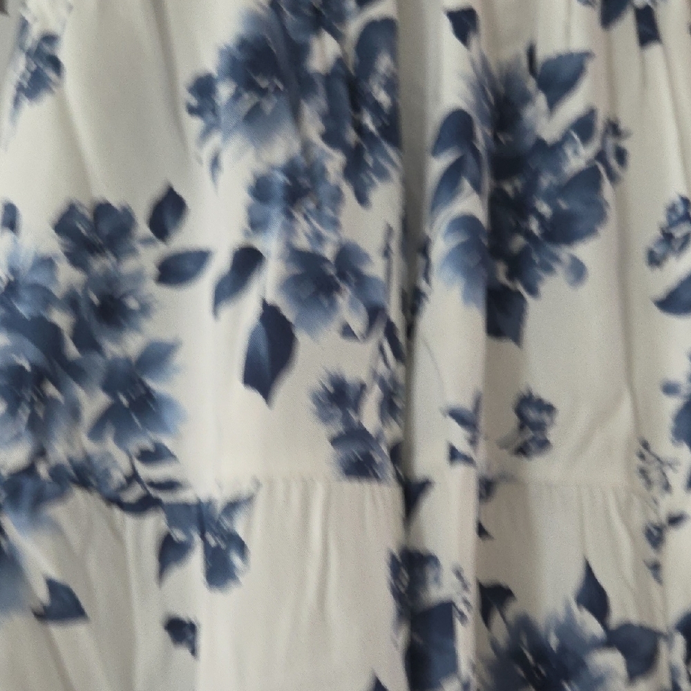 Hollister Blue and White Floral Midi Dress - Picture 6 of 9